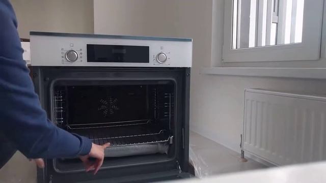 Распаковка - Электрический духовой шкаф Bosch HBF234EW0R смотреть онлайн