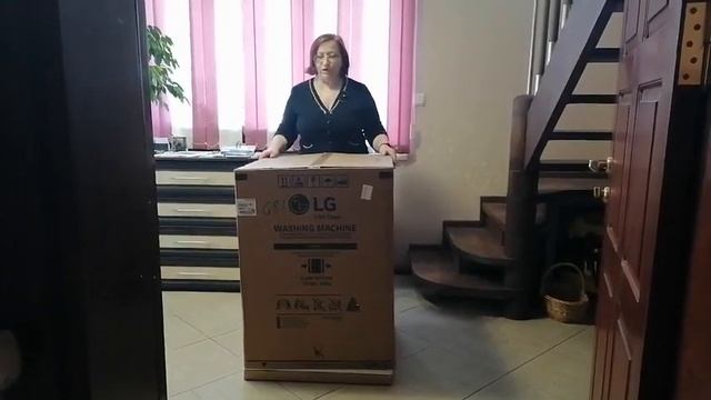 Распаковка — Стирально-сушильная машина LG Steam F1496ADS3 смотреть онлайн