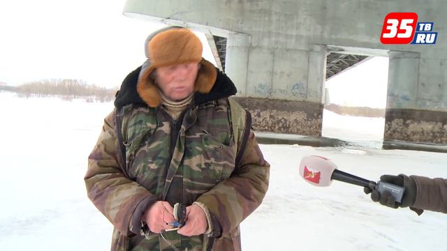 Нарушая запреты: угроза провалиться под лёд и штрафы не пугают череповецких рыбаков смотреть онлайн