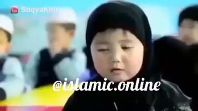 Маленькая девочка читает Суру из Корана наизусть смотреть онлайн