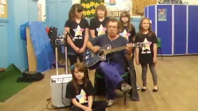 Clive Dunn - Grandad - Acoustic Cover - Danny McEvoy & Brighton Glee Kids! смотреть онлайн