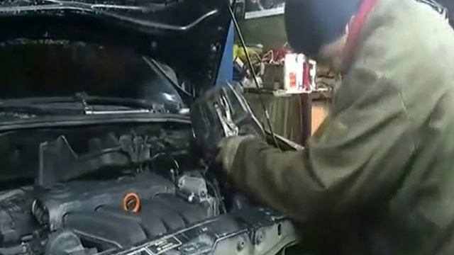 Skoda Octavia А5 FSI 2.0л.Замена опоры двигателя. смотреть онлайн