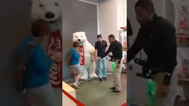 Веселый мишка кокакола смотреть онлайн