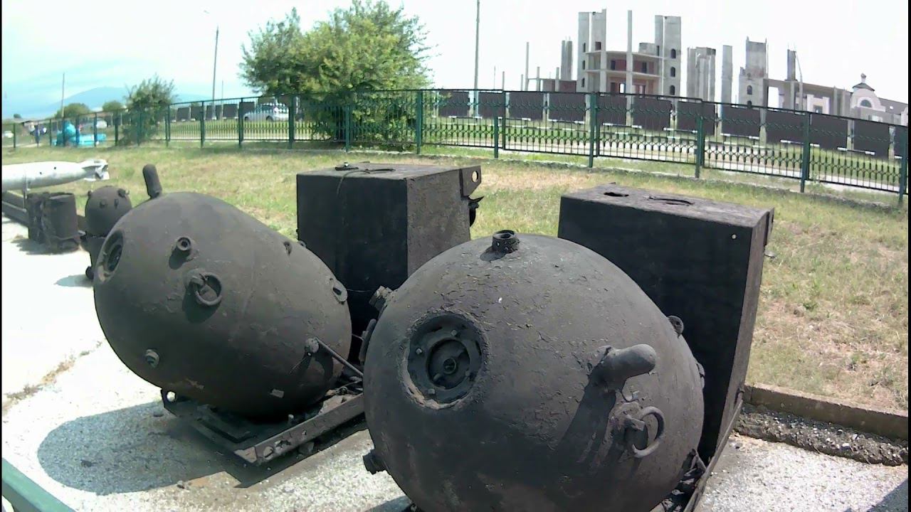 Город Новороссийск. Музей военной техники. Многое поднято со дна чёрного моря, эхо войны. обзор. смотреть онлайн