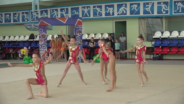 Групповые упражнения - Команда "Звезды" СШ "Центральная" город Энгельс, упражнение без предмета смотреть онлайн