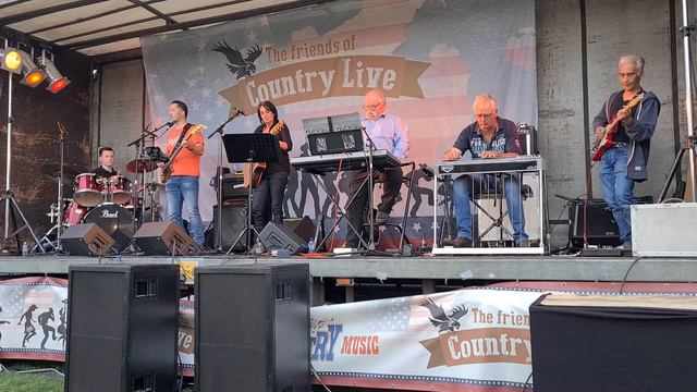 TR Countryband-The Breeze and Love me Just A Little Bit Longer смотреть онлайн