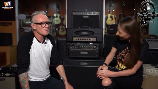 Martin Schofield Hangs Out with Kerry Anne смотреть онлайн