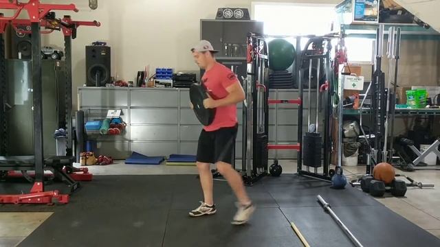 Lateral Lunge With Plate Press смотреть онлайн