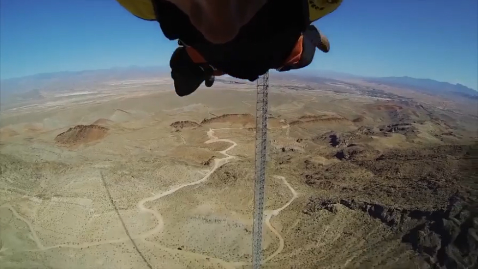 Прыгнул с высокой антенны в США смотреть онлайн