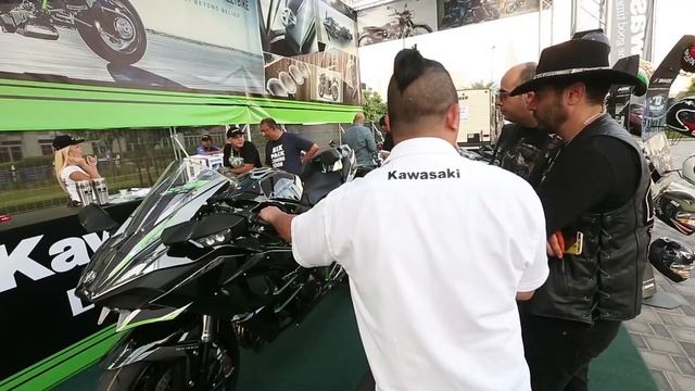 Kawasaki Ninja h2 at Emirates Bikes Festival 2015 смотреть онлайн