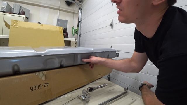COOLING OFF My 65 Ford F100 And Installing A NEW FUEL TANK смотреть онлайн