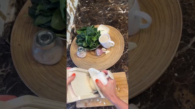 Цыпленок в сливочно-шпинатном соусе