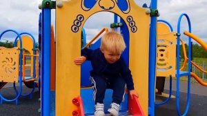 Эльвира и братик НА ПЛОЩАДКЕ Играют в ПРЯТКИ С ЖИВОТНЫМИ сборник