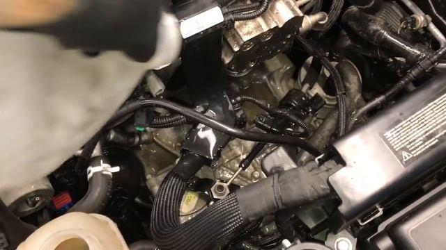 Replacing The Thermostat On A 2007-2013 Mini Cooper S смотреть онлайн