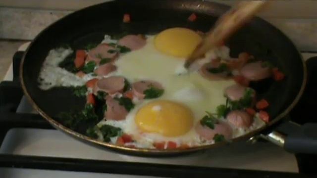 Как приготовить яичницу. Простой рецепт смотреть онлайн