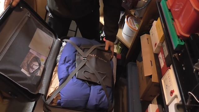 Купил ЧЕМОДАН НА АУКЦИОНЕ за €100, а что там было ЖЕСТЬ! | АУКЦИОН ЧЕМОДАНОВ В ГЕРМАНИИ смотреть онлайн