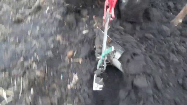 Вспашка по навозу мотоблоком Агро конным оборотным плугом ПО-23. смотреть онлайн