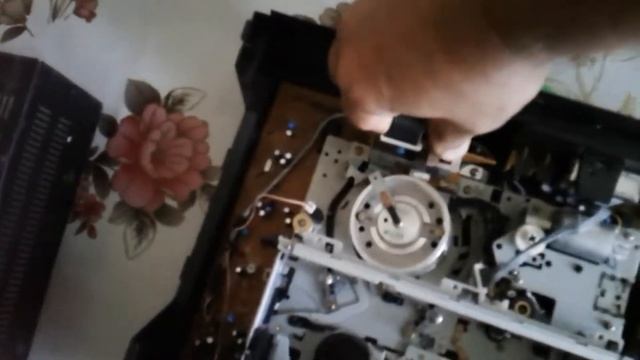 Видеомагнитофон AIWA Разбор. смотреть онлайн