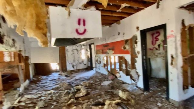 Exploring A Creepy Abandoned Resort High in the Arizona Mountains - Seneca Lake смотреть онлайн