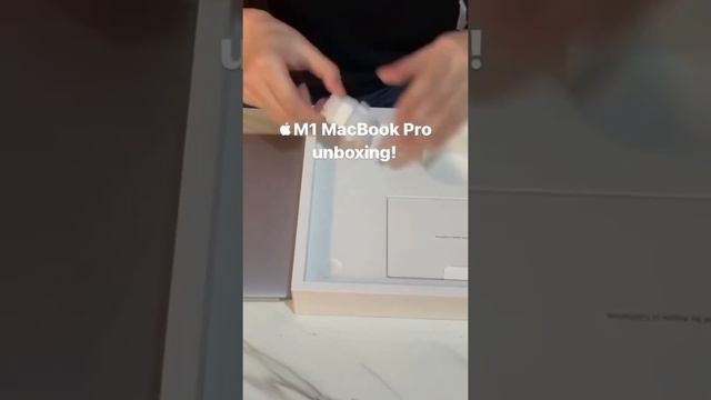 Unboxing the new Apple Silicon MacBook Pro 13-inch! смотреть онлайн