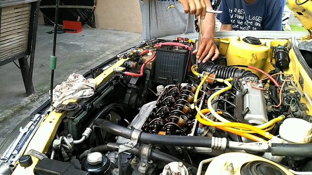 Mitsubishi 4g92 engine DIY Top Overhaul Part 1 смотреть онлайн