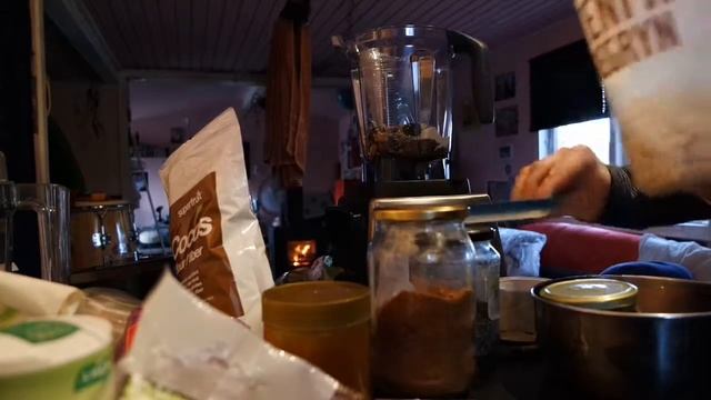 SUPER POWER OAT CHIA DATE FIG RAISIN ALMOND CHUFA PRUNE COCOS DRINK ON THE VITAMIX 750 смотреть онлайн