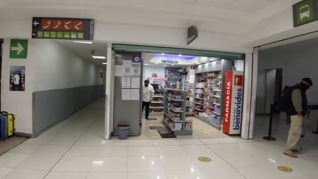 41 HOURS in the MEXICO CITY AIRPORT смотреть онлайн