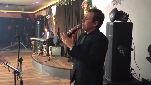 ОПЕРНЫЙ ПЕВЕЦ ПОЁТ ПОПСУ. смотреть онлайн