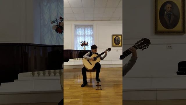 А. Виницкий «Любимый маленький червячок из земляники». Исп. Кеменов Иван смотреть онлайн