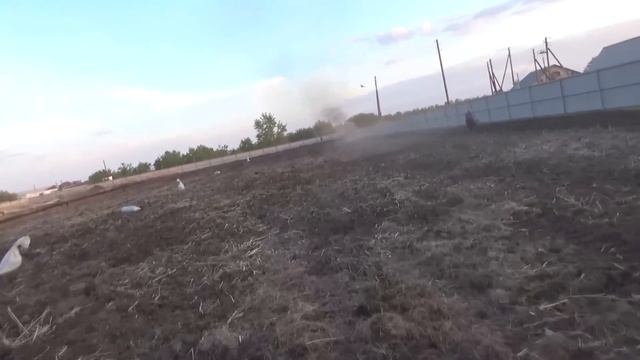 Вспахал огород и посадил картофель, утром допахал землю. смотреть онлайн