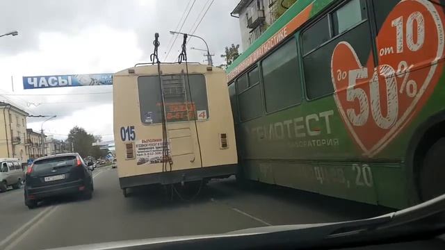 В Миассе не разъехались два троллейбуса смотреть онлайн