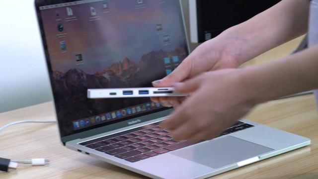 Thunderbolt 3 Multi-port USB-C Mini Dock for MacBook Pro смотреть онлайн