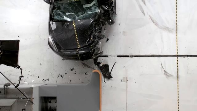 2014 Mazda 5 driver-side small overlap IIHS crash test смотреть онлайн