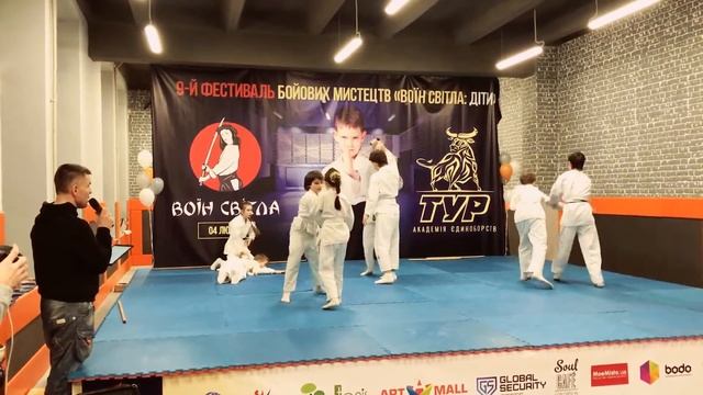 Воины света. Выступает моя клуб-школа айкидо ,,Хибари". Сможете узнать меня? смотреть онлайн