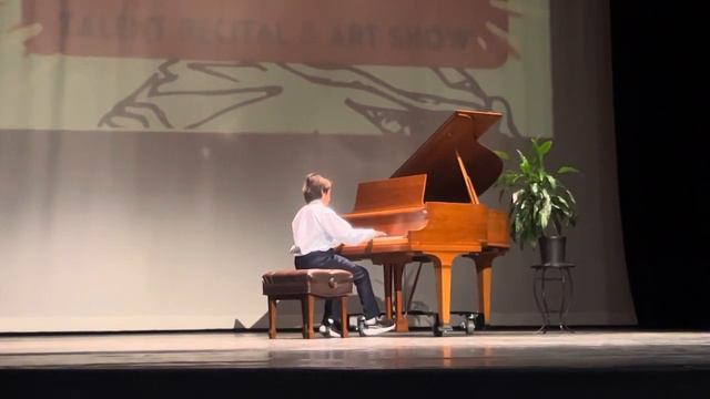 Student plays Golden Hour at middle school talent show смотреть онлайн
