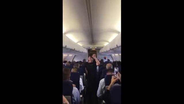 С такой стюардессой не соскучишься! смотреть онлайн