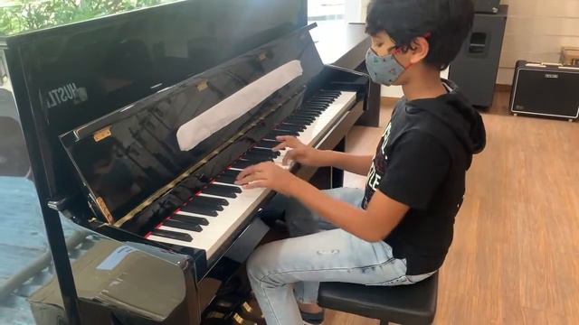 Coffin Dance Piano Cover Public Performance смотреть онлайн