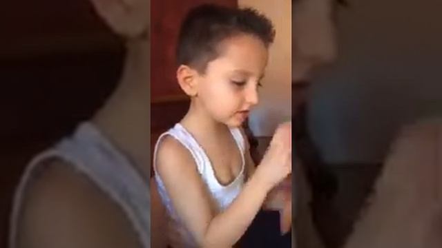 Шестилетний мальчик жжёт смотреть онлайн