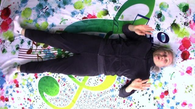 "Лежачая" гимнастика для "лежачих" пожилых (с музыкой) смотреть онлайн