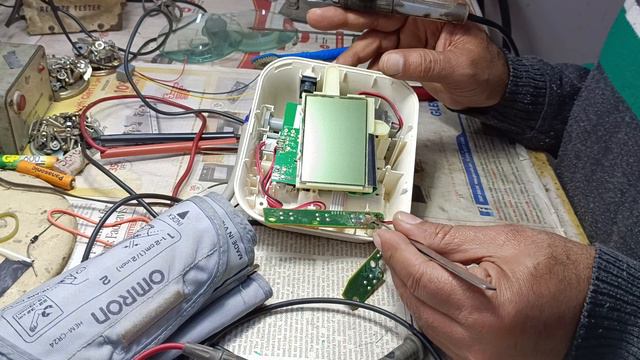 OMRON MODEL NO SEM-1(HEM - 7051- C12) BP moniter machine repair karna seekhe... смотреть онлайн