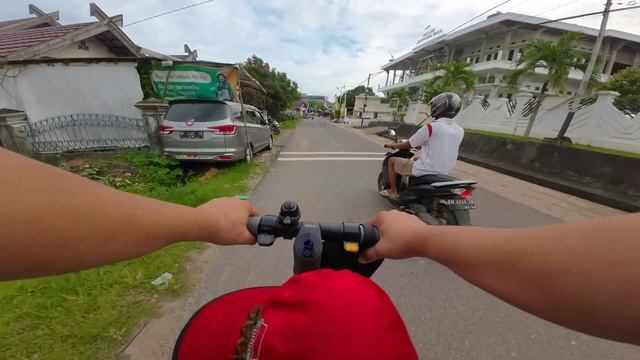 Naek Ninebot e22 bareng Gevio ke Tugu keris jambi.. смотреть онлайн
