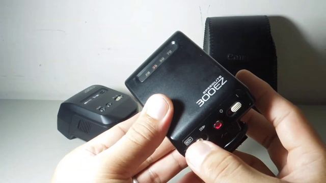 Canon Speedlite 220EX And 300ez Camera Flash Made In Japan