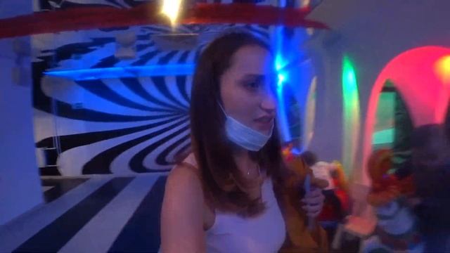 Подарок для подруги. Сын убегает смотреть онлайн