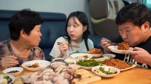 가마솥에 푹 삶은 왕족발과 막국수, 부추무침, 양파절임까지~ (Jokbal, Boiled pig's feet & Makguksu) 요리&먹방 - Mukbang eating sho