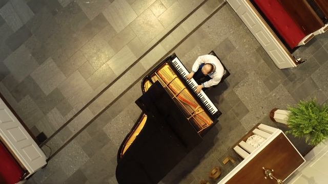 Віктор Косенко - "Гавот"/Viktor Kosenko - "Gavotte"; Viktor Billa - Piano; смотреть онлайн