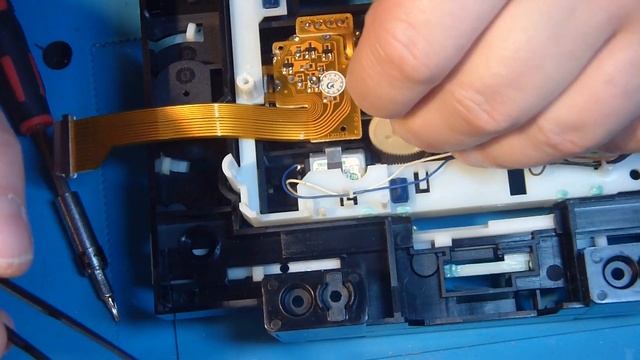 Augen Operation an einem Technics SL-PG390  CD Player   5922