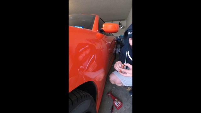 GO MANGO CHARGER HELLCAT FENDER BADGES INSTALL! смотреть онлайн