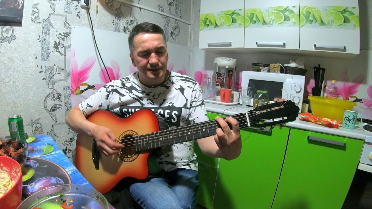 Шедевр!!! Парень прекрасно спел под гитару! смотреть онлайн