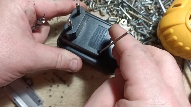 Ремонт корпуса зарядного устройства. Мега идея! смотреть онлайн