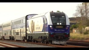 Красивое видео проезд скоростных двухэтажных поездов в США Америка. Поезд двухэтажный локомотив